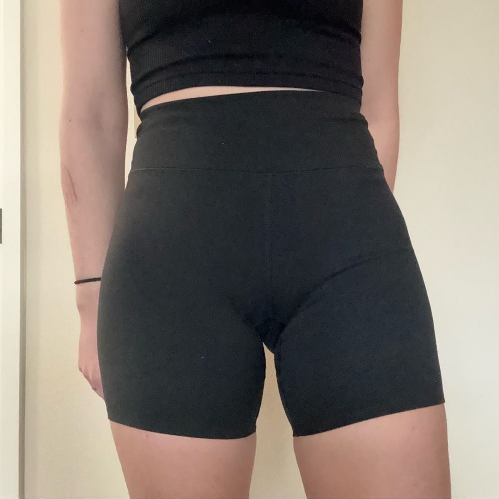 Black Uniqlo Airism biker shorts